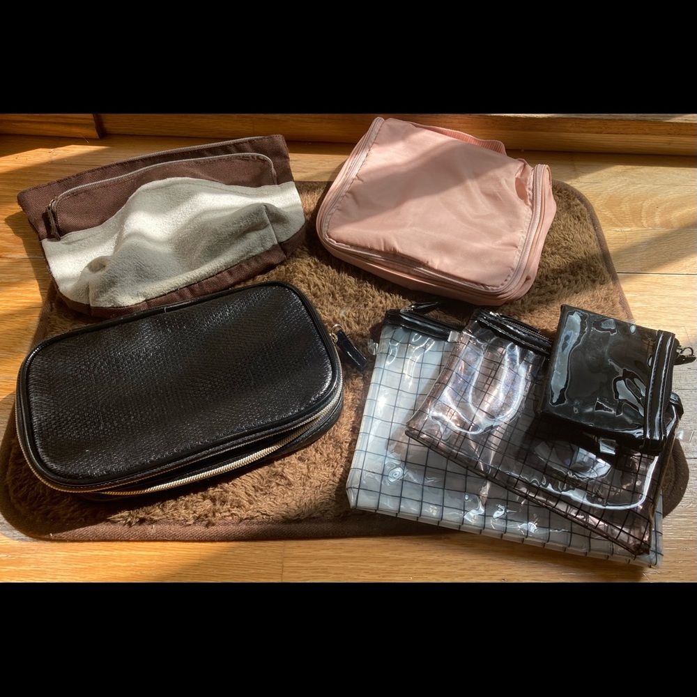 Bundle of assorted toiletry bags